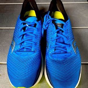 Saucony  foam fit running shoes